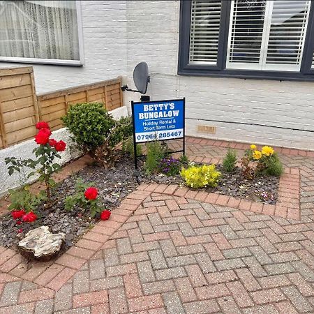 Betty'S Bungalow Lancing Exterior foto