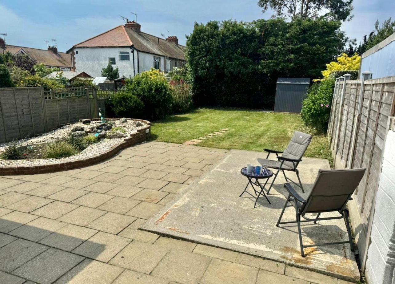 Betty'S Bungalow Lancing Exterior foto